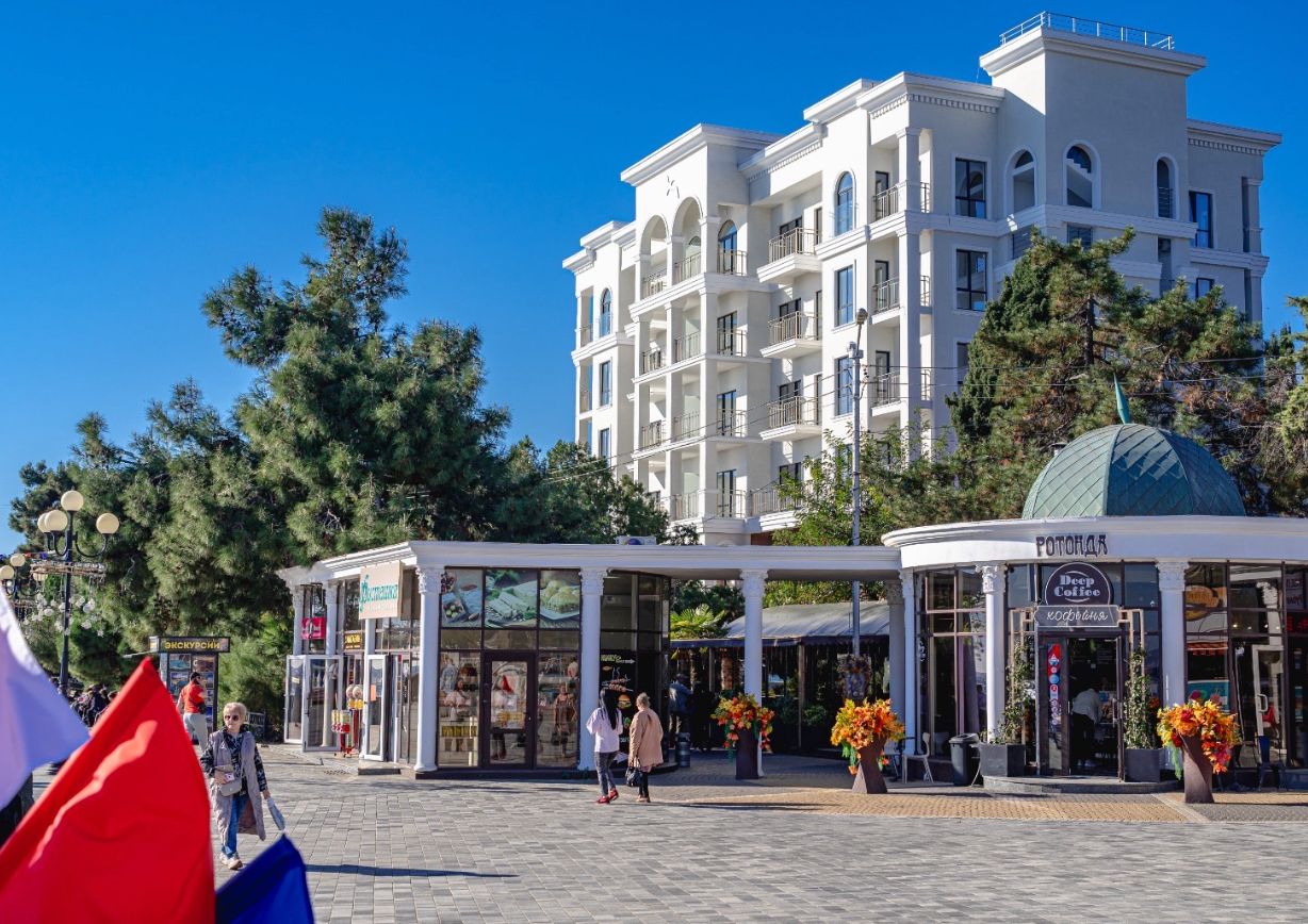 АК Чайка на набережной Алушты